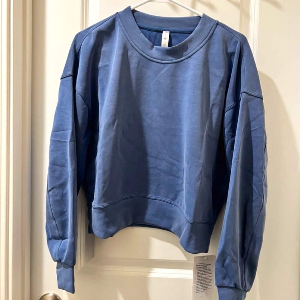 Lululemon NWT Size 6, Blue, Perfectly Oversized Cropped Crew Pullover Sweater
